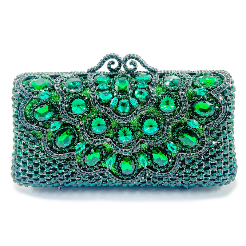 Interior Design With Ai - Stijlvol bloemenpatroon met grote strass dames