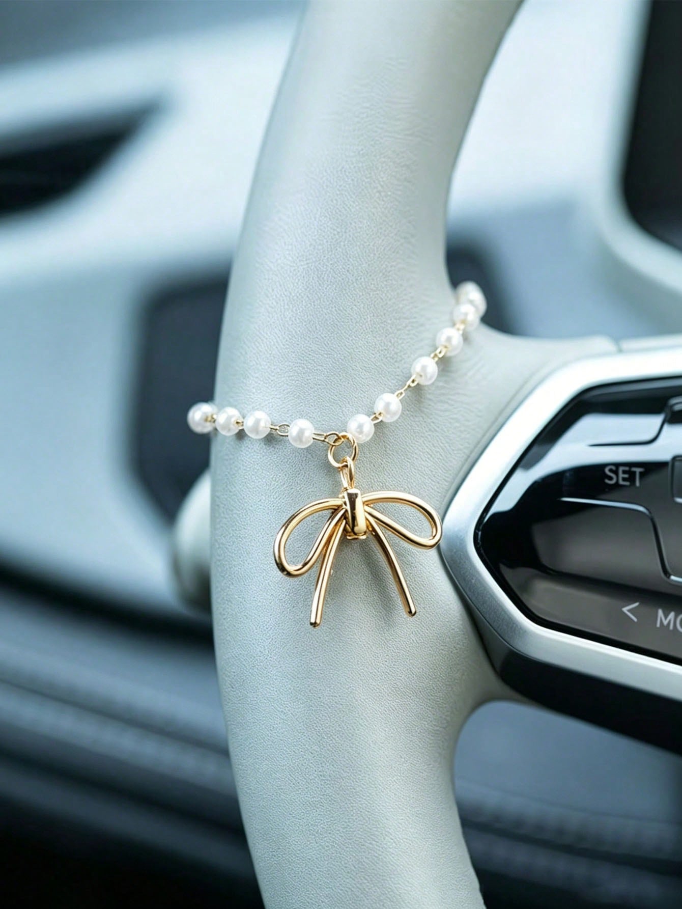 Parelboog autohanger van leger - Interior Design Minimalist recensie en prijs