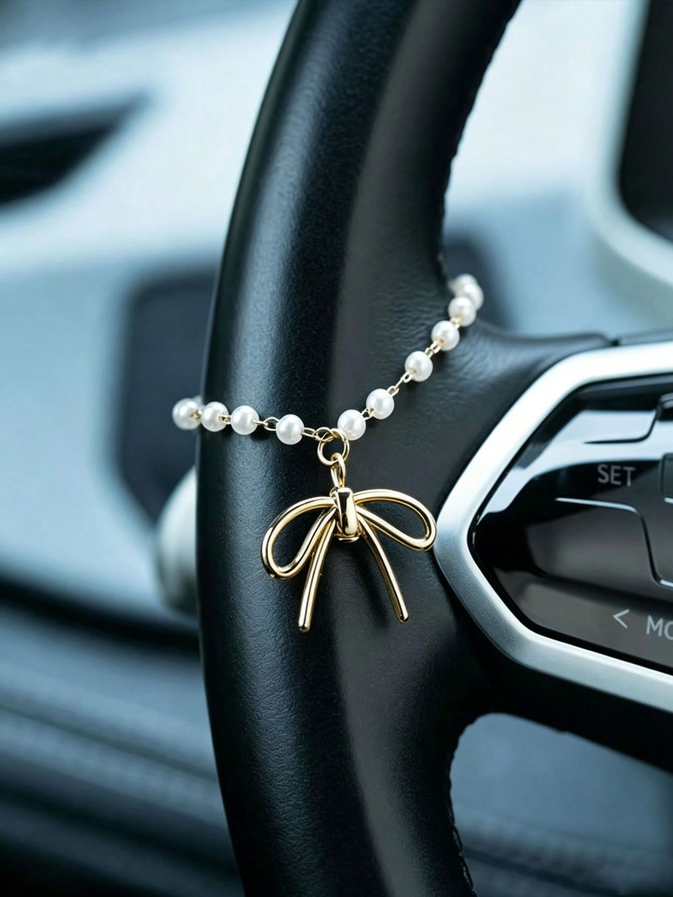Parelboog autohanger van leger - Interior Design Minimalist recensie en prijs