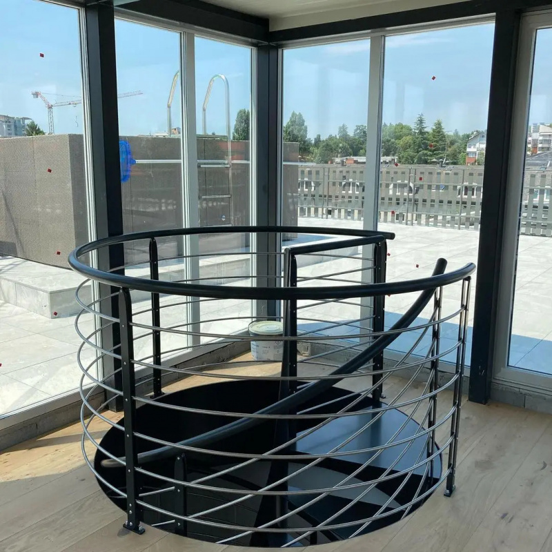 Custom DB Metalen Trappen met  - Interior Design Open Space recensie en prijs
