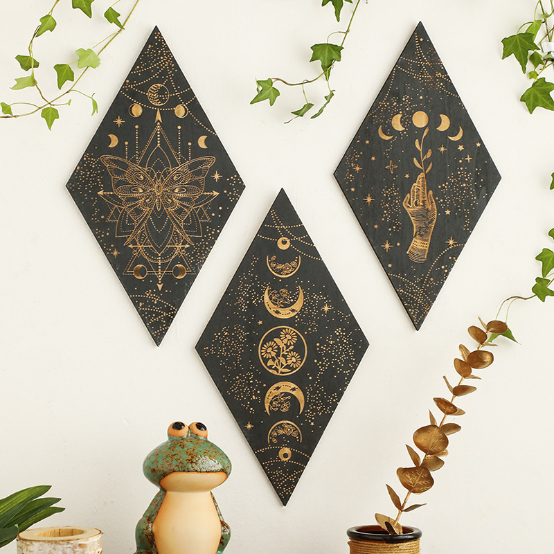 Geometrisch gesneden houten dr - Geometric Shelf Triangle recensie en prijs